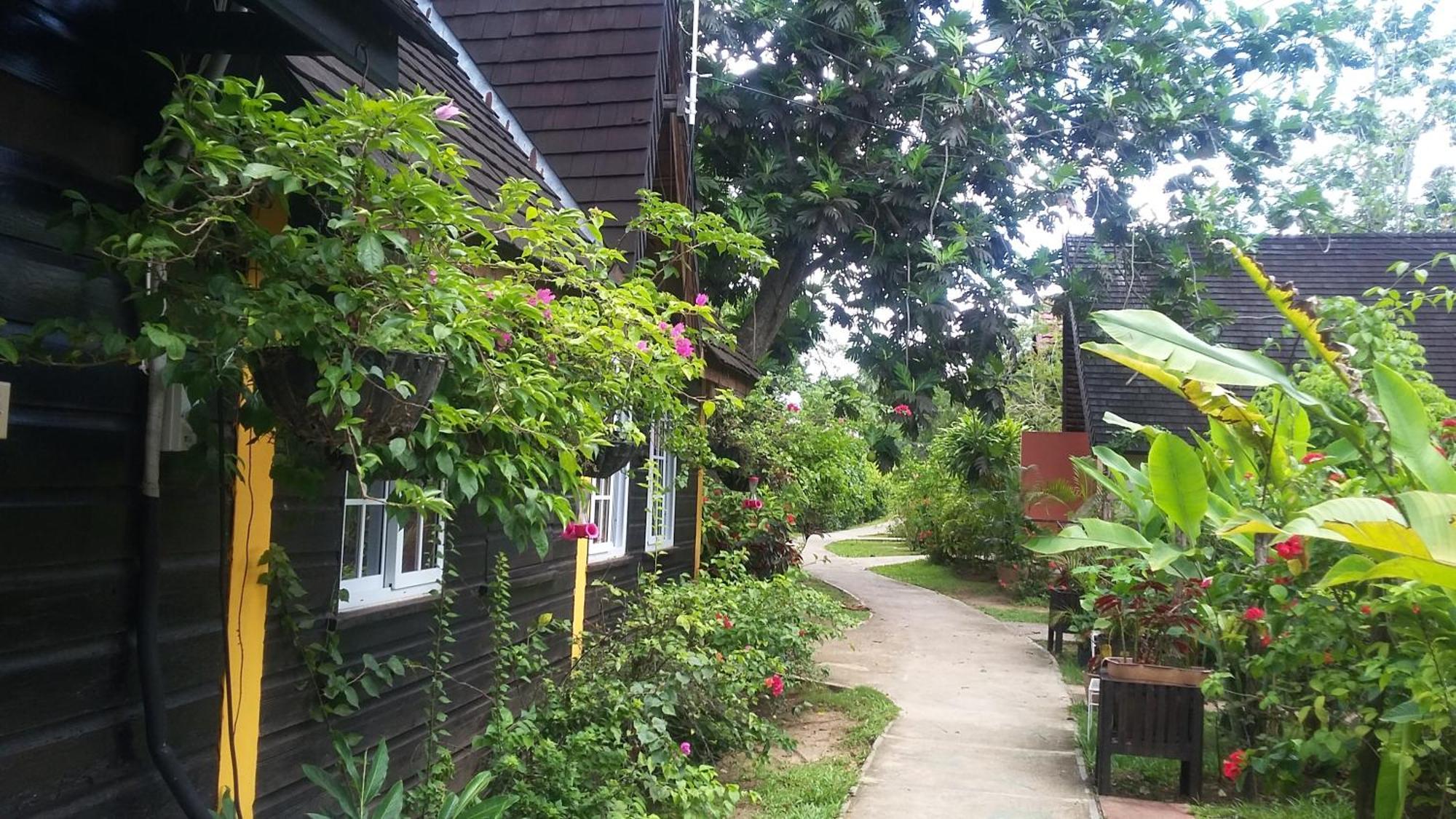 Firefly Beach Cottages Negril Exterior photo