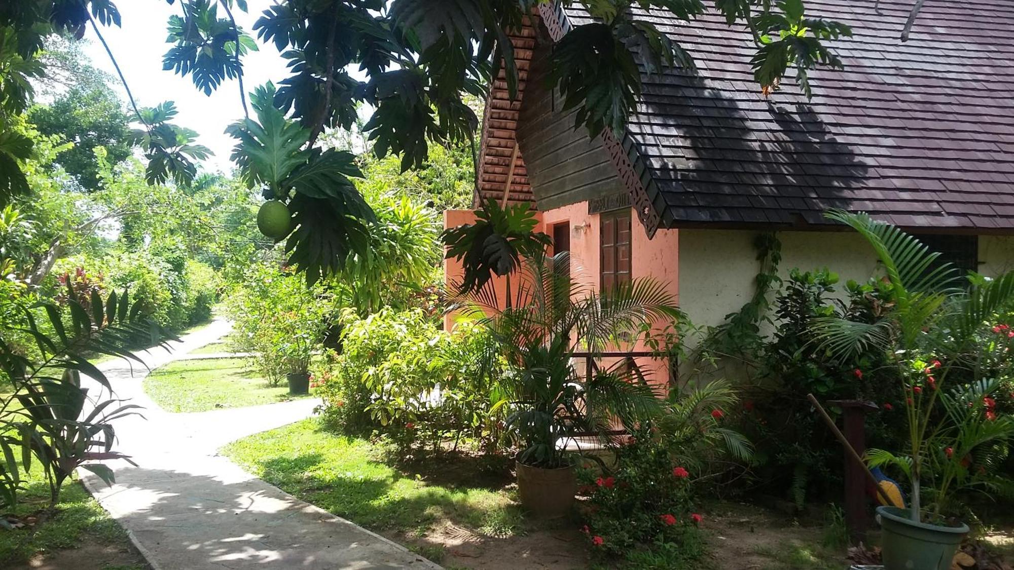 Firefly Beach Cottages Negril Exterior photo