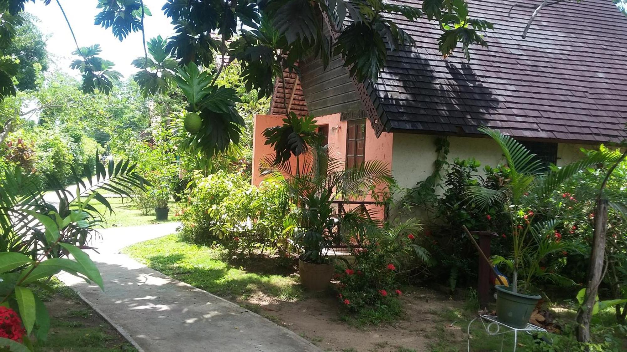 Firefly Beach Cottages Negril Exterior photo