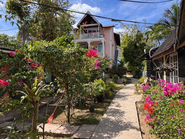 Firefly Beach Cottages Negril Exterior photo