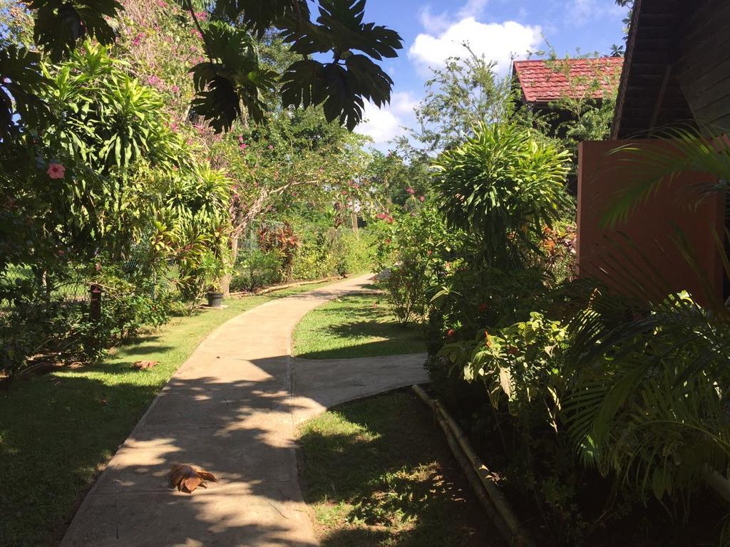 Firefly Beach Cottages Negril Exterior photo