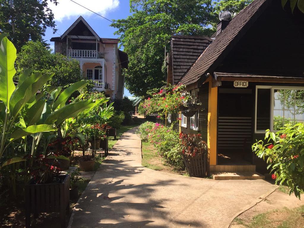 Firefly Beach Cottages Negril Exterior photo