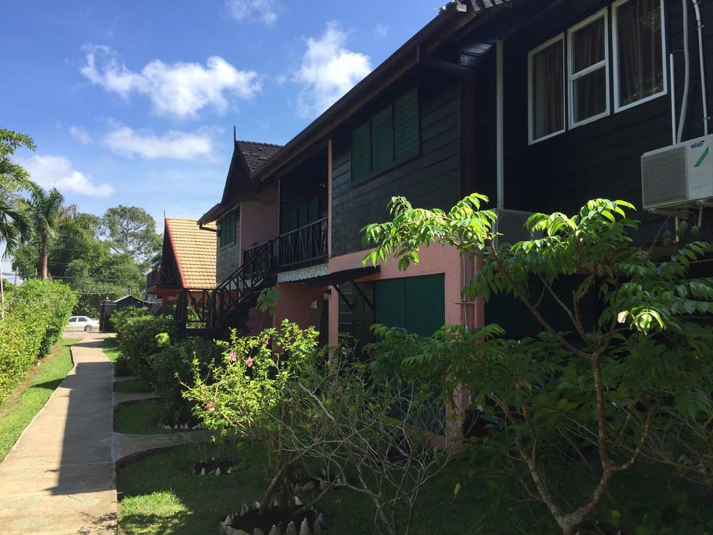 Firefly Beach Cottages Negril Exterior photo