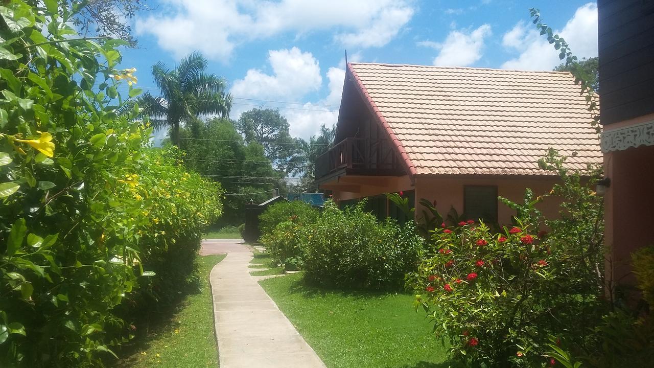 Firefly Beach Cottages Negril Exterior photo