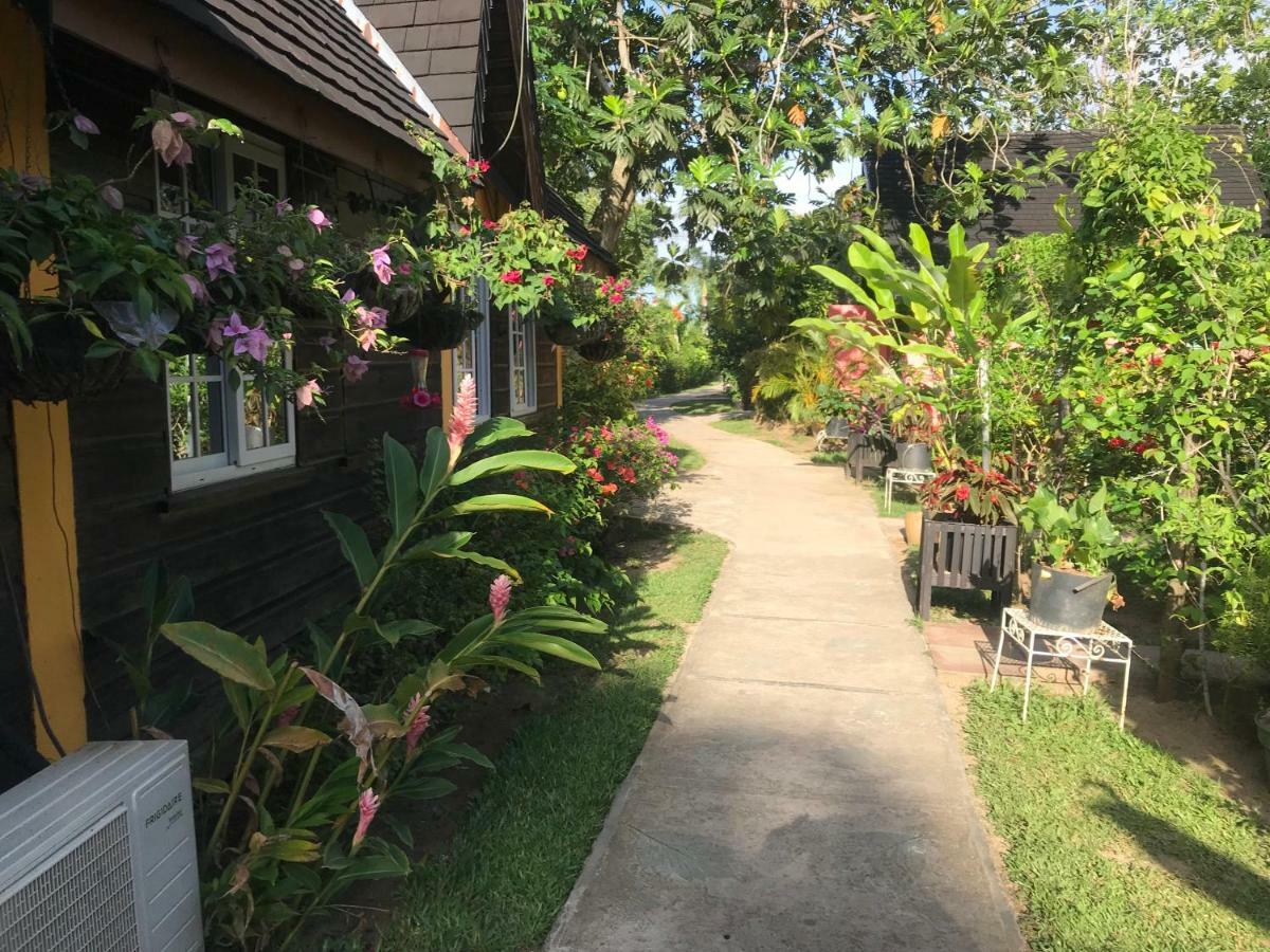 Firefly Beach Cottages Negril Exterior photo